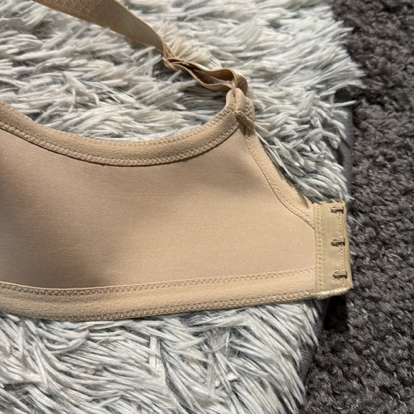 Vanity Fair Cream Bra Size 36D - Picture 7 of 9